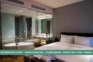 Phòng Deluxe hướng biển giường đôi (Deluxe Double Room with Sea View)