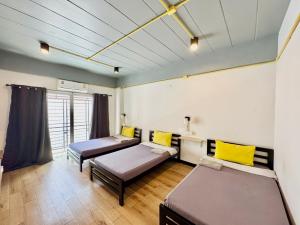 Phòng 3 người Có phòng tắm chung (Triple Room Shared Bathroom)