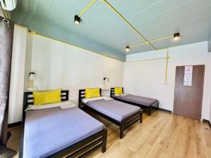 Phòng 3 người Có phòng tắm chung (Triple Room Shared Bathroom)