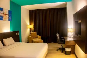 Phòng Giường Lớn Loại Sang Hướng Thành Phố (Deluxe City View King Room)
