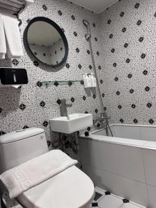 Deluxe Double Room with Bath - No Window