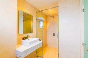 Phòng Hai Giường Đơn Loại Sang (Deluxe Twin Room)