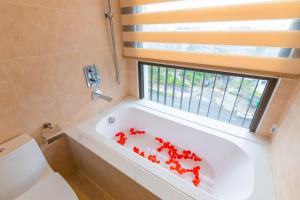 Phòng 2 Giường Đơn Nhìn Ra Thành Phố (Twin Room with City View)
