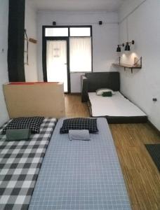 Phòng Tiêu Chuẩn 2 Giường Đơn Với Ghế Sofa (Standard Twin Room with Sofa)
