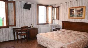 Triple Room with Shared Bathroom room in Best Holidays Venice