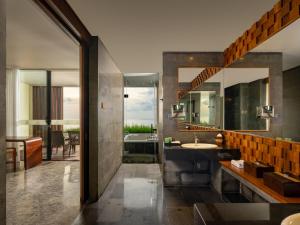 Suite Có Giường Cỡ King Nhìn Ra Biển (King Suite with Ocean View)