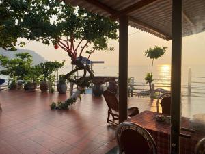 Phòng Có Giường Cỡ King Nhìn Ra Biển (King Room with Sea View)