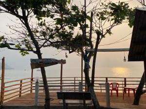 Phòng Gia Đình Nhìn Ra Biển (Family Room with Sea View)