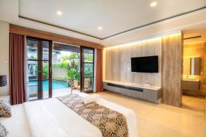 Biệt Thự Có Hồ Bơi Riêng (Villa with Private Pool)