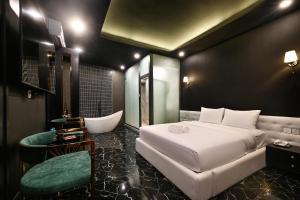 Phòng Có Giường Cỡ King Với Ban Công (King Room with Balcony)