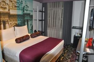 Superior Triple Room room in Tulip City Hotel
