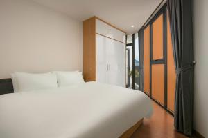 Classic One-Bedroom Apartment with King Bed