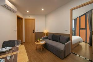 Classic One-Bedroom Apartment with King Bed