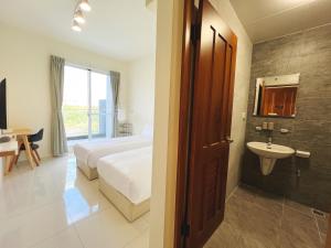 Phòng 2 giường đơn có ban công (Twin Room with Balcony)