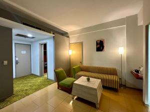 Phòng Hạng Thương Gia Có Giường Cỡ King (Business King Room)
