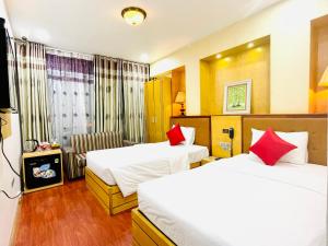 Phòng 2 Giường Đơn Nhìn Ra Thành Phố (Twin Room with City View)
