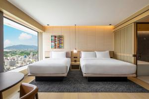 Phòng Gia đình nhìn ra Núi (Family Room with Mountain View)
