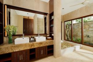 Seven-Bedroom Pool Villa with Ocean View