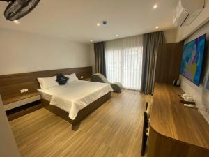Phòng Deluxe Giường Đôi Có Ban Công (Deluxe Double Room with Balcony)