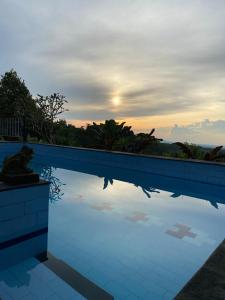 Phòng Có Giường Cỡ King Nhìn Ra Hồ Bơi (King Room with Pool View)