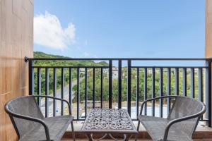 Phòng 4 người có ban công (Quadruple Room with Balcony)