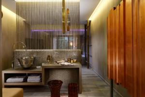 Junior Suite with Hydromassage Shower room in Milan Suite Hotel