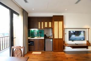 One-Bedroom Apartment with Balcony and Water View