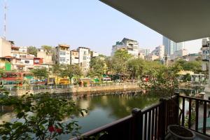 One-Bedroom Apartment with Balcony and Water View