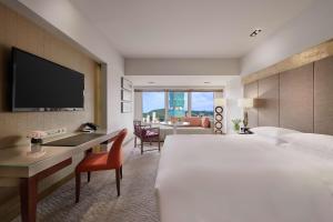 1 King Bed 101 View