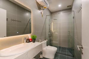 Căn Hộ Nhìn Ra Thành Phố (Apartment with City View)
