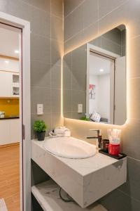 Căn hộ 1 Phòng ngủ có Ban công và Tầm nhìn ra Thành phố (One-Bedroom Apartment with Balcony and City View)