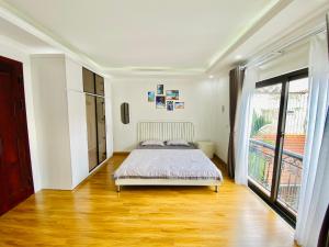 Phòng Có Giường Cỡ King Với Ban Công (King Room with Balcony)