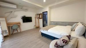 Phòng Giường Đôi Có Ban Công (Double Room with Balcony)