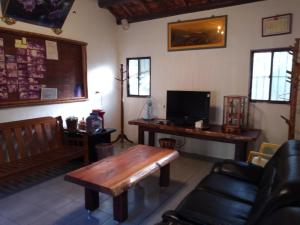 Phòng 4 Người Có Phòng Tắm Riêng Bên Ngoài (Quadruple Room with Private External Bathroom)