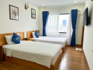 Phòng 2 Giường Đơn Nhìn Ra Thành Phố (Twin Room with City View)