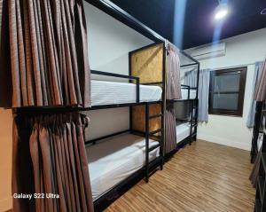 Phòng ngủ Tập thể 8 Giường cho cả Nam và Nữ (8-Bed Mixed Dormitory Room)