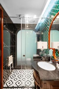Phòng Deluxe Giường Đôi Có Bồn Tắm (Deluxe Double Room with Bath)