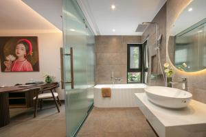 Phòng Giường Đôi Có Sân Trong (Double Room with Patio)
