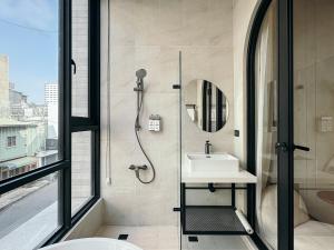 Classic Double Room - Street view