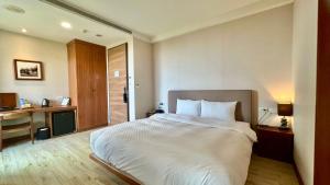 Phòng Giường Đôi Nhìn Ra Núi (Double Room with Mountain View)