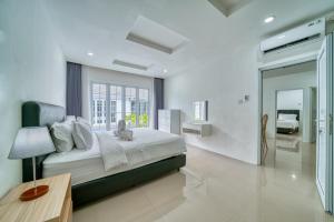 Căn Hộ 3 Phòng Ngủ (Three-Bedroom Apartment)