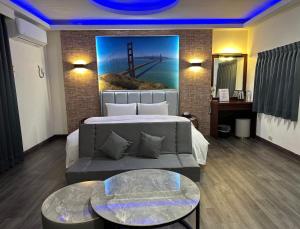 Phòng Giường Đôi Lớn Loại Sang (Deluxe Queen Room)