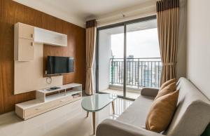 Căn Hộ 3 Phòng Ngủ Có Ban Công (Three-Bedroom Apartment with Balcony)