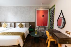 Phòng 2 Giường Đơn Nhìn Ra Thành Phố (Twin Room with City View)