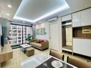 Căn hộ 2 phòng ngủ nhìn ra hồ nước (Two-Bedroom Apartment with Lake View)