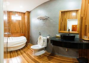 Phòng Deluxe Giường Đôi Có Bồn Tắm (Deluxe Double Room with Bath)