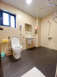 Phòng Deluxe Giường Đôi Có Vòi Sen (Deluxe Double Room with Shower)