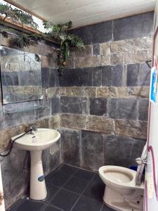 Phòng Bốn Người Có Phòng Tắm Riêng (Quadruple Room with Private Bathroom)