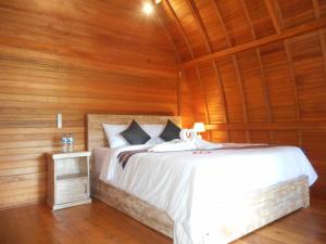 Phòng Giường Đôi Nhìn Ra Núi (Double Room with Mountain View)