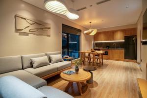 Căn hộ Deluxe 2 Phòng ngủ (Two-Bedroom Deluxe Apartment)
